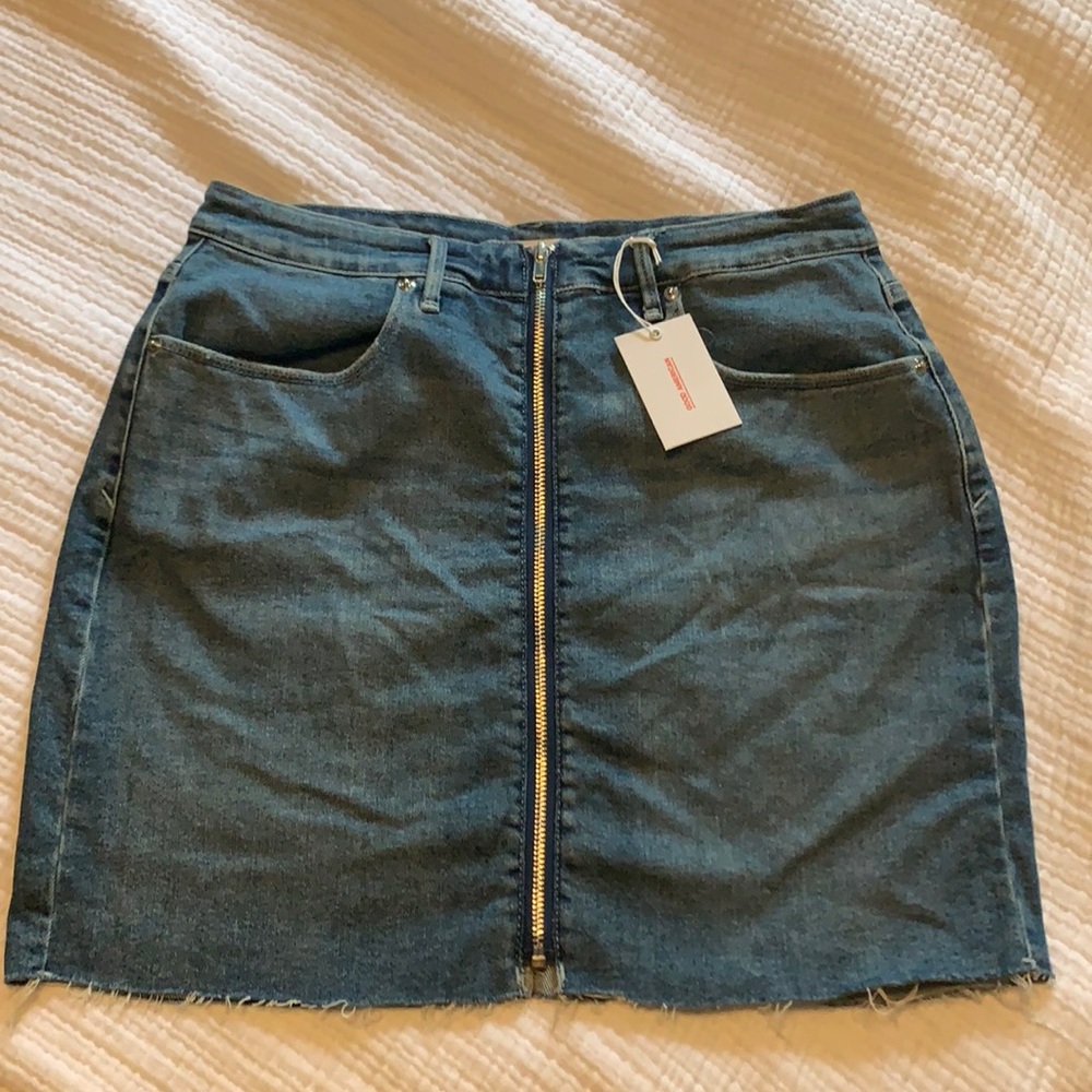 Good American denim skirt